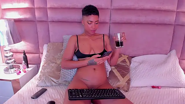 LuciaWallace online show from February 2025 10:24:01 PM