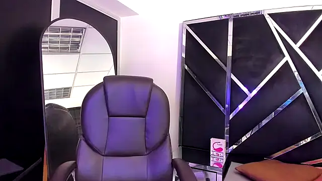 Salmaportman69 online show from October 2025 03:29:01 AM