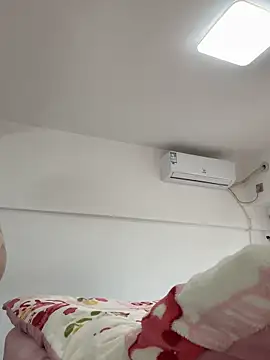 Snapshot of Hey-Cute chatting on November 2025 12:27:01 AM Hey-Cute online show from November 2025 12:27:01 AM