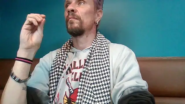 Snapshot of AQuickPhyx chatting on March 2025 11:32:02 PM AQuickPhyx online show from March 2025 11:32:02 PM