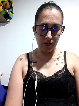 CHARLOTTE 1711 online show from October 2025 04:05:02 AM