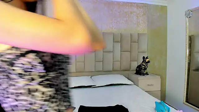 Snapshot of BellaaStorm chatting on February 2025 02:59:01 PM BellaaStorm online show from February 2025 02:59:01 PM