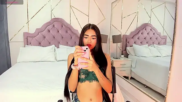 Snapshot of BellaaStorm chatting on March 2025 01:51:01 PM BellaaStorm online show from March 2025 01:51:01 PM