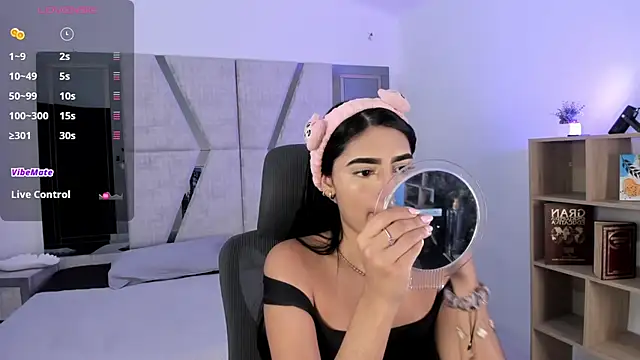 Snapshot of BellaaStorm chatting on September 2025 01:34:02 PM BellaaStorm online show from September 2025 01:34:02 PM