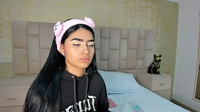 Snapshot of BellaaStorm chatting on September 2025 01:04:01 PM BellaaStorm online show from September 2025 01:04:01 PM