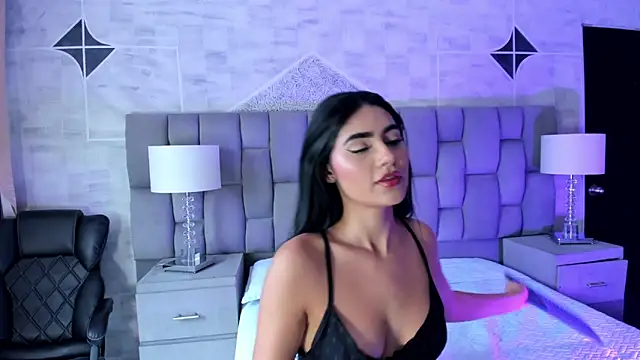 Snapshot of BellaaStorm chatting on October 2025 08:28:02 PM BellaaStorm online show from October 2025 08:28:02 PM