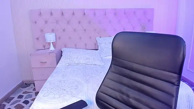 Snapshot of BellaaStorm chatting on November 2025 08:42:01 PM BellaaStorm online show from November 2025 08:42:01 PM