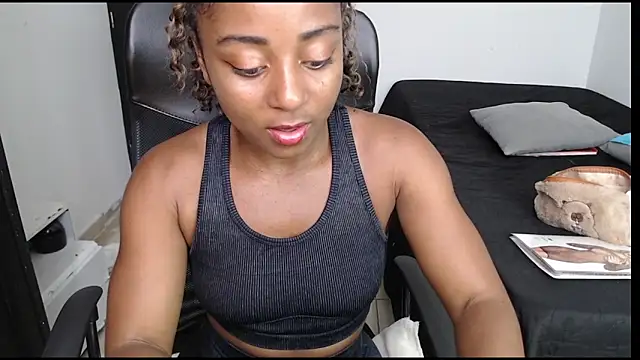 avis lara online show from February 2026 07:21:02 PM