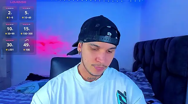 Snapshot of austinoficial chatting on January 2025 11:35:01 PM austinoficial online show from January 2025 11:35:01 PM