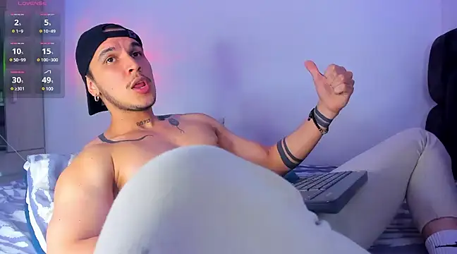 Snapshot of austinoficial chatting on February 2025 02:44:02 AM austinoficial online show from February 2025 02:44:02 AM