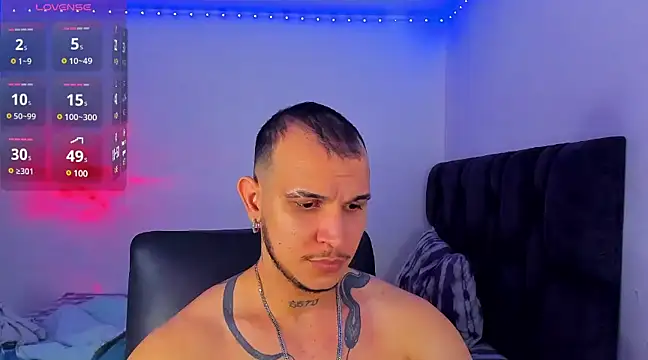 Snapshot of austinoficial chatting on February 2025 11:30:02 PM austinoficial online show from February 2025 11:30:02 PM