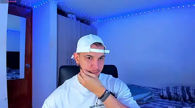 Snapshot of austinoficial chatting on February 2025 09:58:01 PM austinoficial online show from February 2025 09:58:01 PM