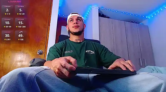 Snapshot of austinoficial chatting on February 2025 03:24:01 AM austinoficial online show from February 2025 03:24:01 AM