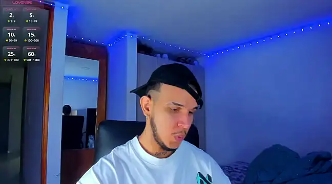 Snapshot of austinoficial chatting on March 2025 01:43:01 AM austinoficial online show from March 2025 01:43:01 AM