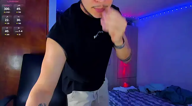 Snapshot of austinoficial chatting on March 2025 02:10:02 AM austinoficial online show from March 2025 02:10:02 AM