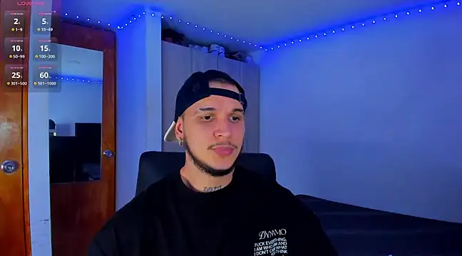 Snapshot of austinoficial chatting on March 2025 01:43:01 AM austinoficial online show from March 2025 01:43:01 AM