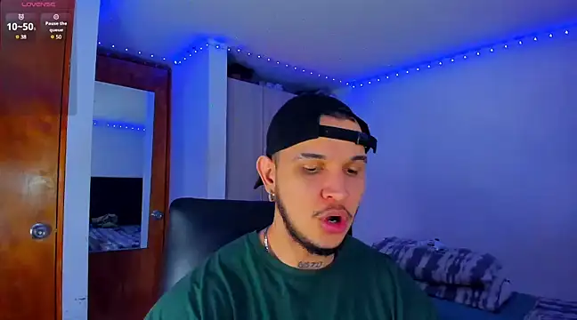 Snapshot of austinoficial chatting on March 2025 02:28:02 AM austinoficial online show from March 2025 02:28:02 AM