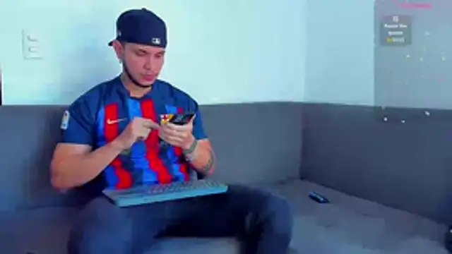 Snapshot of austinoficial chatting on October 2025 08:42:02 PM austinoficial online show from October 2025 08:42:02 PM