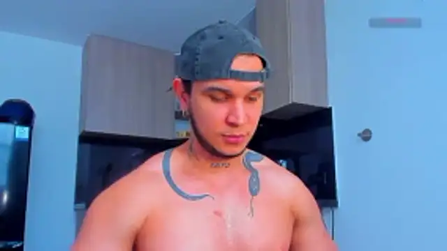 Snapshot of austinoficial chatting on April 2026 09:15:01 PM austinoficial online show from April 2026 09:15:01 PM