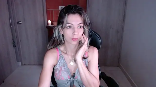 Princezzlove3 online show from February 2025 12:12:01 PM