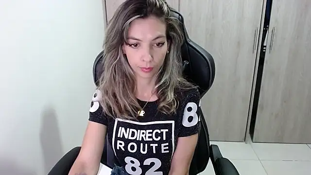 Princezzlove3 online show from February 2025 05:17:02 PM