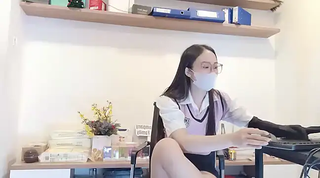 Snapshot of Lush-Office chatting on February 2025 03:20:01 AM Lush-Office online show from February 2025 03:20:01 AM