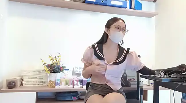 Snapshot of Lush-Office chatting on February 2025 06:21:01 AM Lush-Office online show from February 2025 06:21:01 AM