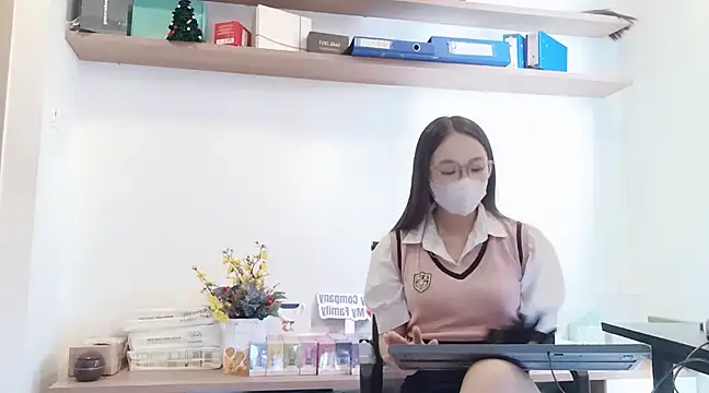 Snapshot of Lush-Office chatting on February 2025 01:32:01 AM Lush-Office online show from February 2025 01:32:01 AM