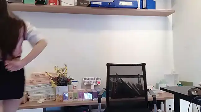 Snapshot of Lush-Office chatting on February 2025 11:46:02 PM Lush-Office online show from February 2025 11:46:02 PM