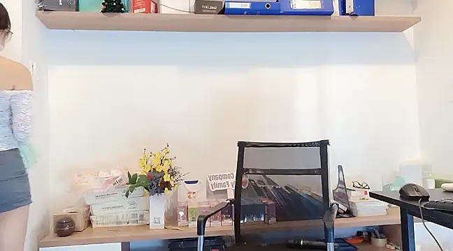 Snapshot of Lush-Office chatting on March 2025 11:00:02 AM Lush-Office online show from March 2025 11:00:02 AM