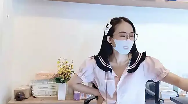 Snapshot of Lush-Office chatting on March 2025 01:13:02 PM Lush-Office online show from March 2025 01:13:02 PM