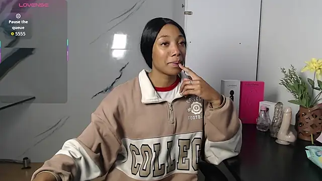 esmeralda-bk online show from October 2025 10:38:01 PM