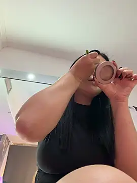 Aitana Hilton  online show from December 2025 11:38:02 AM