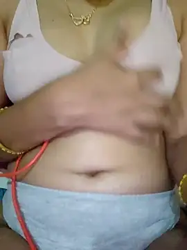 nikkibenza online show from February 2025 05:01:01 PM