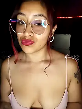 Snapshot of AnonymousGirl chatting on January 2025 04:29:01 AM AnonymousGirl online show from January 2025 04:29:01 AM