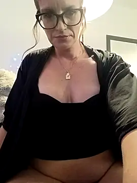 F0xLeigh online show from November 2025 04:31:02 PM