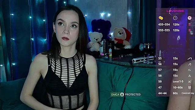 alexnikaaa online show from October 2025 05:30:01 PM