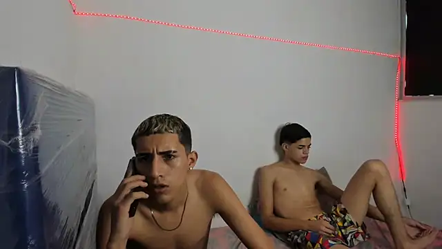 Latinos 2001 online show from February 2025 01:30:02 PM