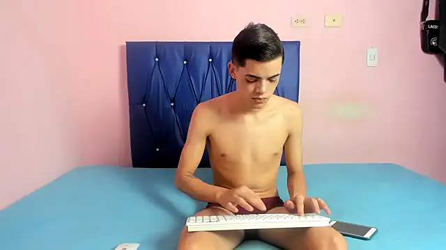 Latinos 2001 online show from October 2025 05:56:02 PM