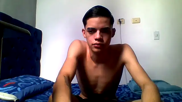 Latinos 2001 online show from May 2026 02:21:02 PM