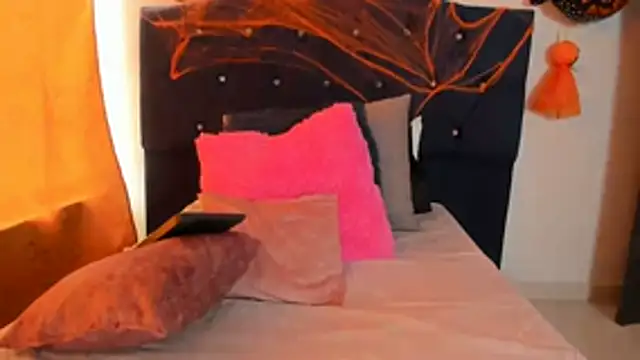 thamara226 online show from October 2025 02:51:02 PM