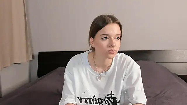 Snapshot of MonaClive chatting on January 2025 10:50:02 AM MonaClive online show from January 2025 10:50:02 AM