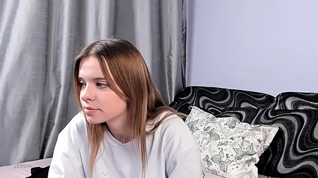 Snapshot of MonaClive chatting on January 2025 07:32:02 AM MonaClive online show from January 2025 07:32:02 AM