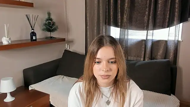 Snapshot of MonaClive chatting on February 2025 08:02:02 AM MonaClive online show from February 2025 08:02:02 AM