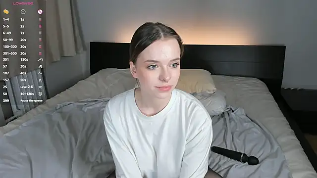 Snapshot of MonaClive chatting on February 2025 12:50:01 PM MonaClive online show from February 2025 12:50:01 PM