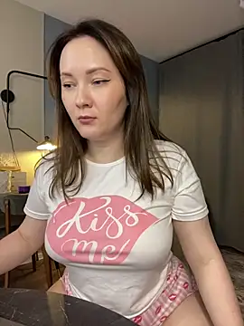 Kiss My Body online show from September 2025 04:42:01 PM