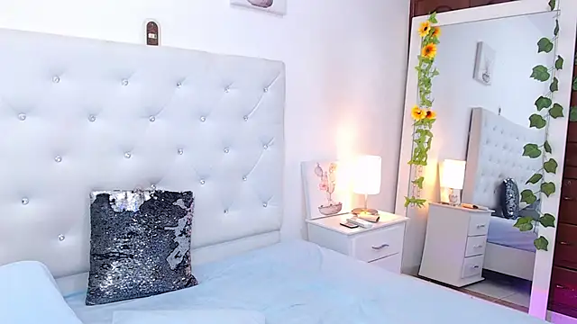 littleslut1 online show from February 2025 01:27:01 PM