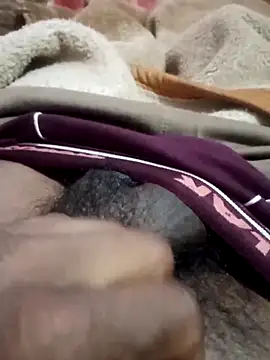 Desiboy23 online show from April 2026 07:52:01 PM