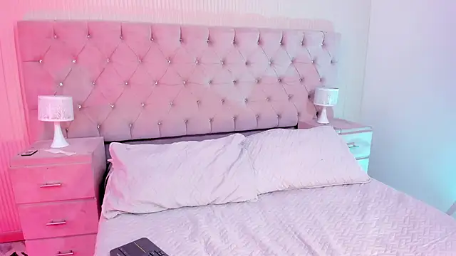 MattThompsonn online show from September 2025 09:37:01 PM