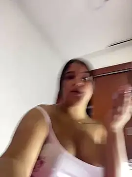 Snapshot of Cinnamon-Dirty chatting on February 2025 02:01:01 PM Cinnamon-Dirty online show from February 2025 02:01:01 PM